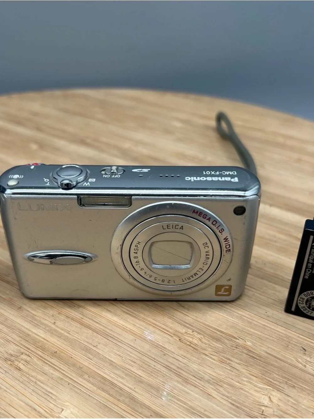 Panasonic Digital Camera Lumix DMC-FX01 6.0MP Silver Tested Full Working Set